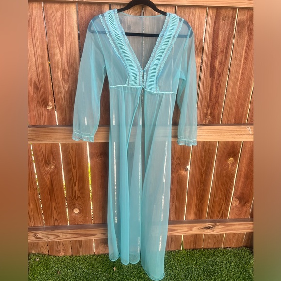 Sweet vintage Peignoir nightgown & robe set - Picture 7 of 12